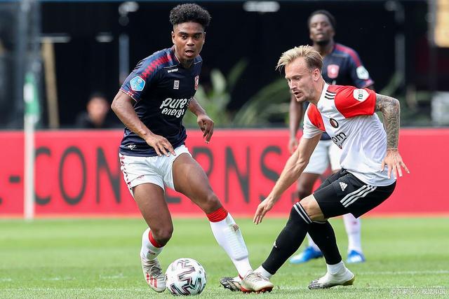 牢牢掌控在 牢牢掌控在